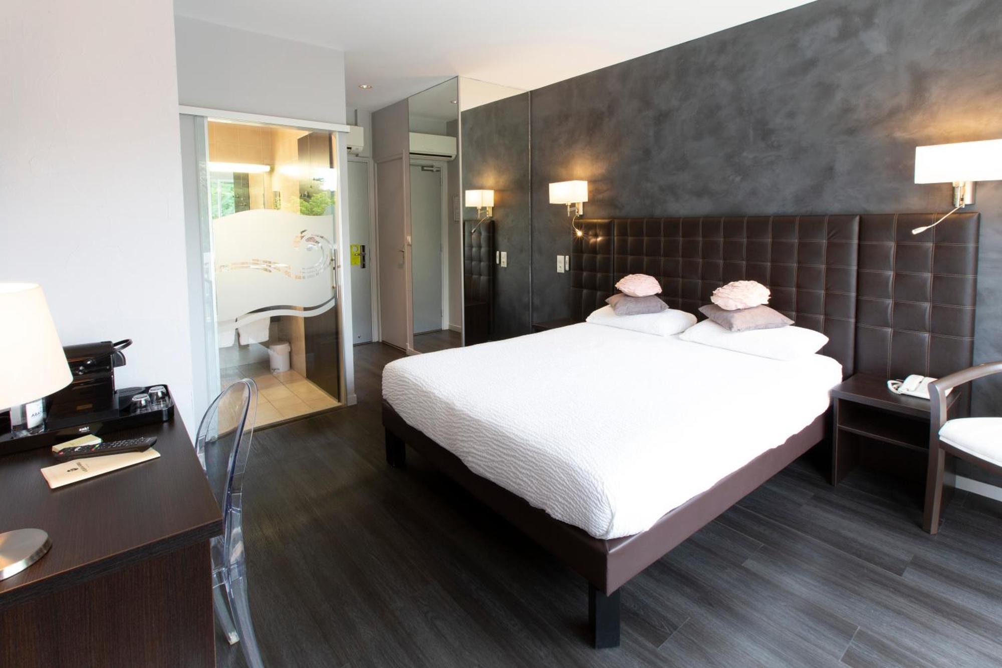 Hotel Logis - Restaurant - - Le Relais De Farrou 4*