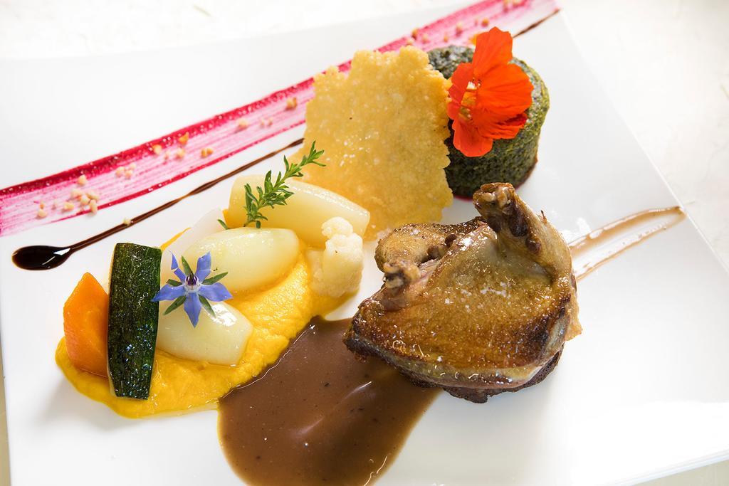 Hotel Logis - Restaurant - - Le Relais De Farrou 4*